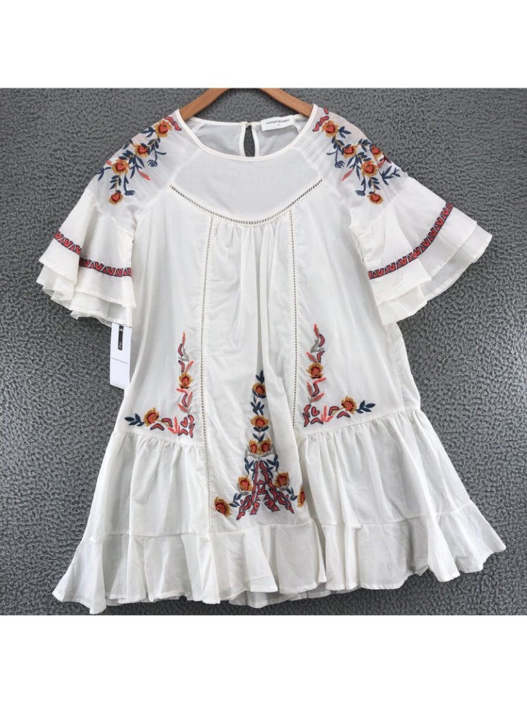 Goodnight Macaroon Dress Womens Small White Embroidered Floral A Line Swing Nwt — image 2 of 8